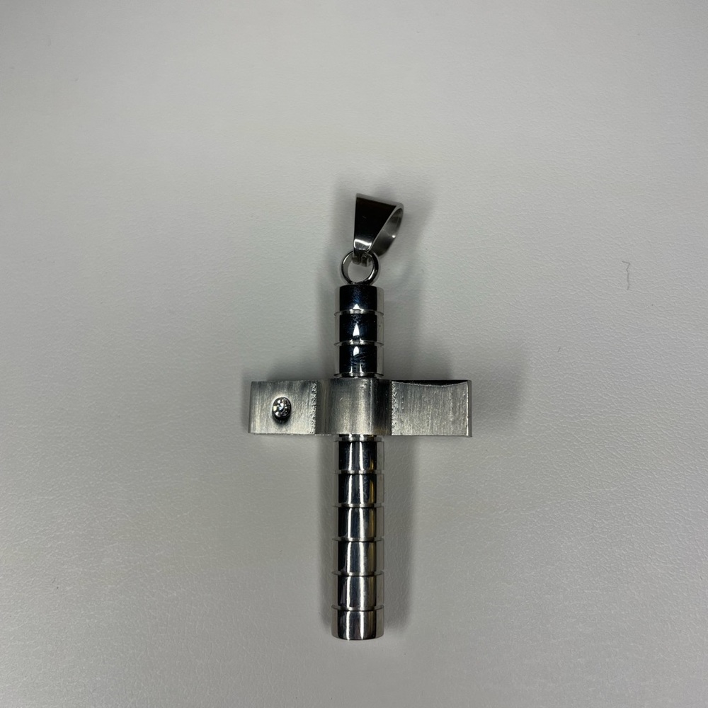 Cross pendant with cubic zirconia